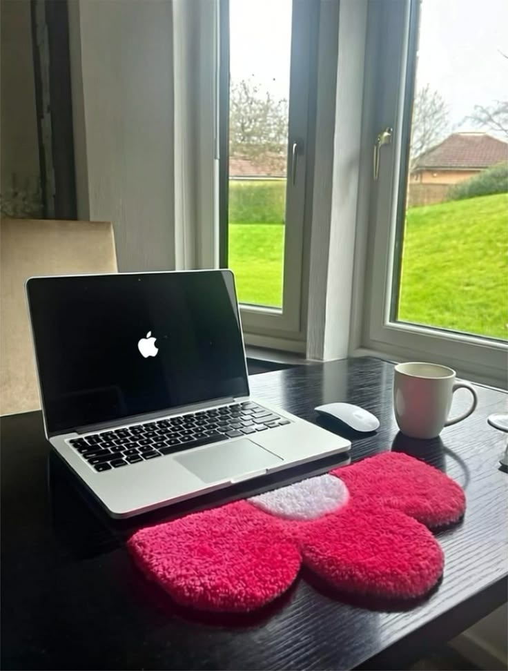 Fleur desktop hand rest